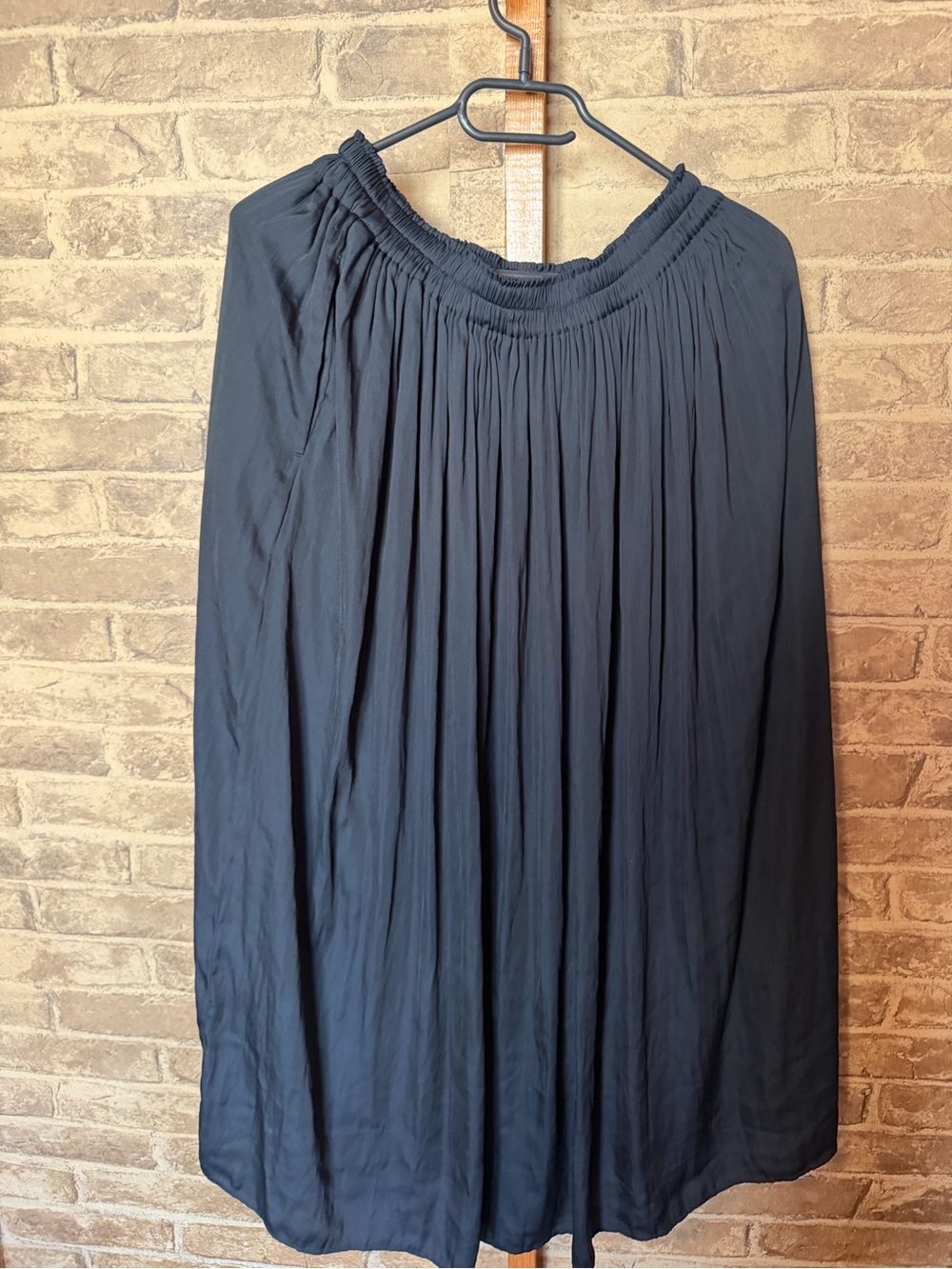 Uniqlo black pleated skirt large
